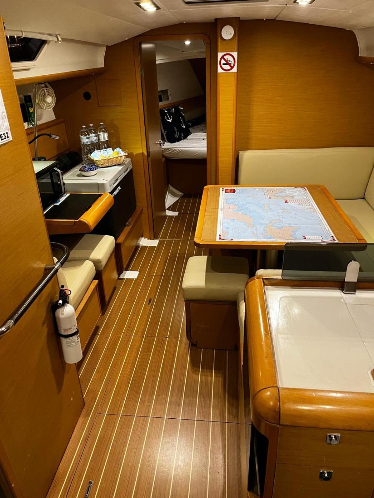 فندق Sleep Aboard A Modern Sailboat In أويراس المظهر الخارجي الصورة