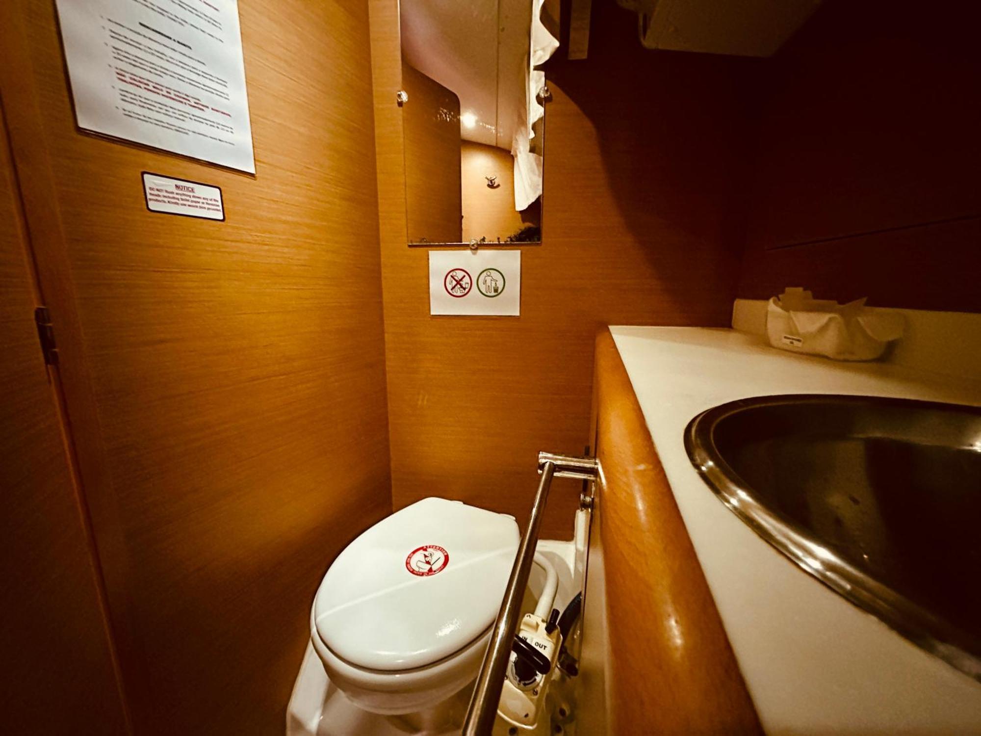 فندق Sleep Aboard A Modern Sailboat In أويراس المظهر الخارجي الصورة
